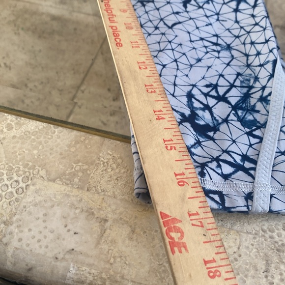 Lululemon set crops and top - Picture 9 of 10